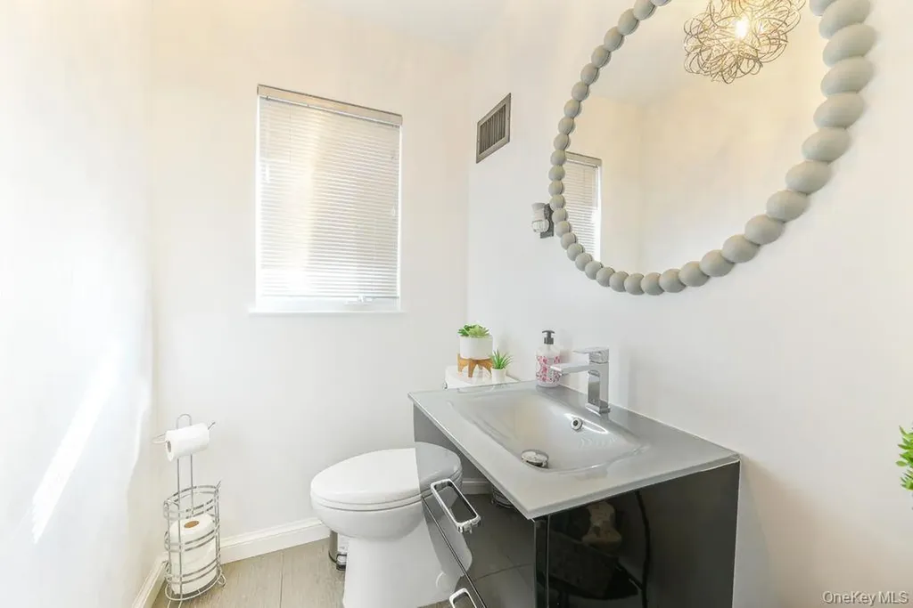 972 S End Woodmere NY 11598