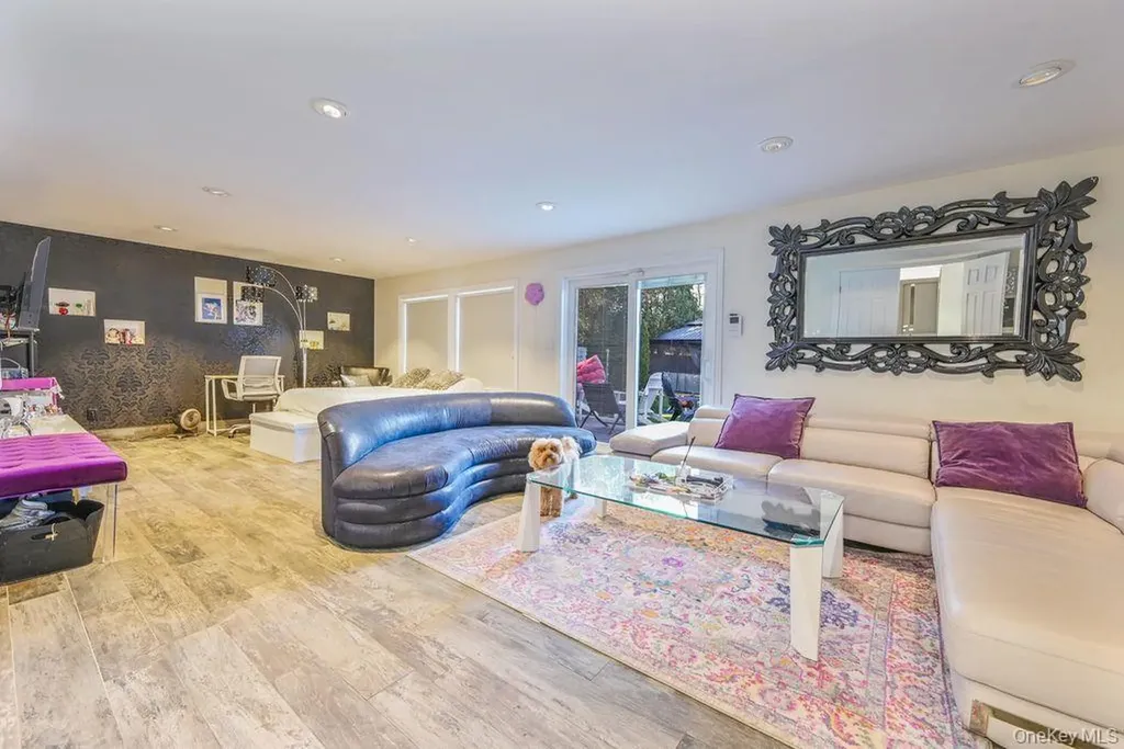972 S End Woodmere NY 11598