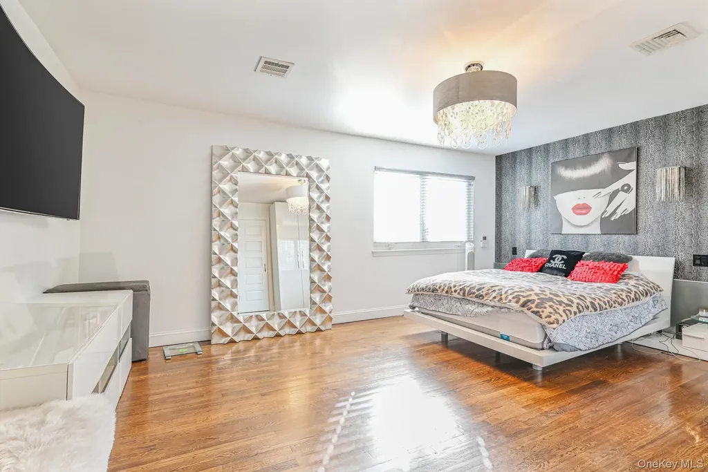 972 S End Woodmere NY 11598