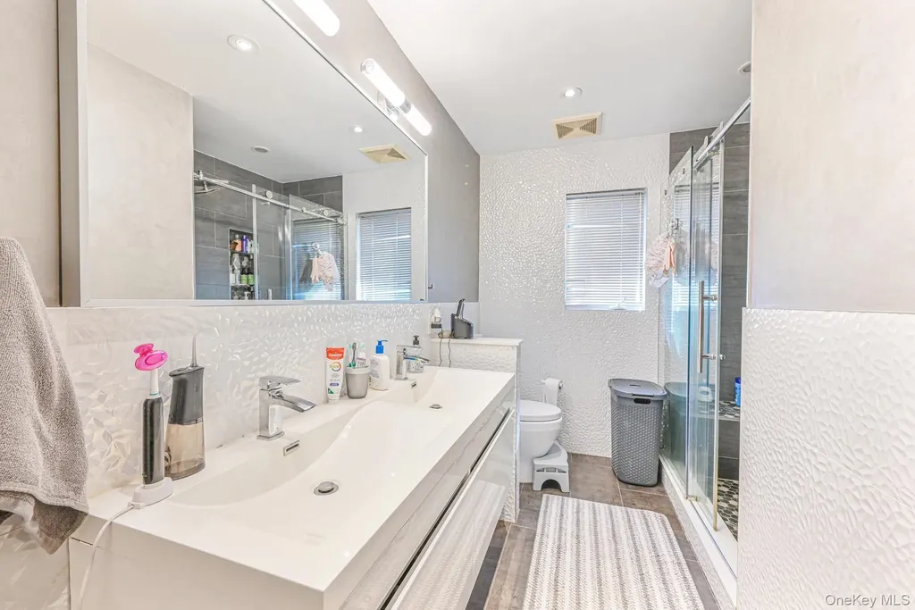 972 S End Woodmere NY 11598