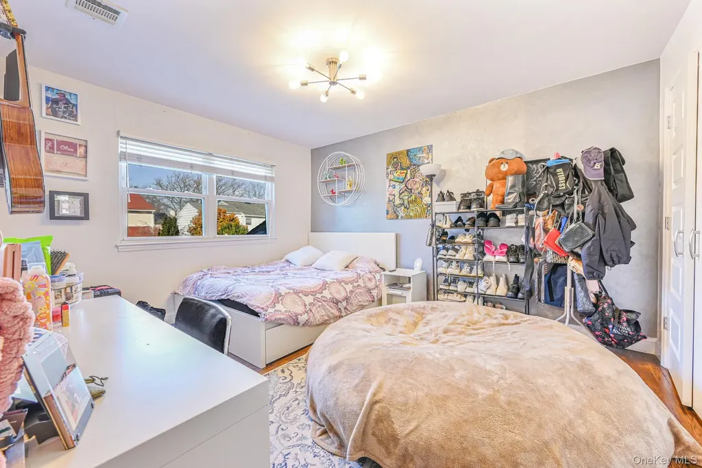 972 S End Woodmere NY 11598
