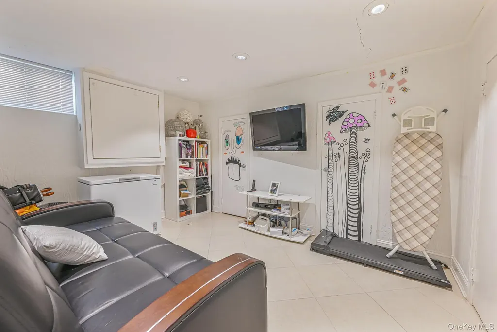 972 S End Woodmere NY 11598