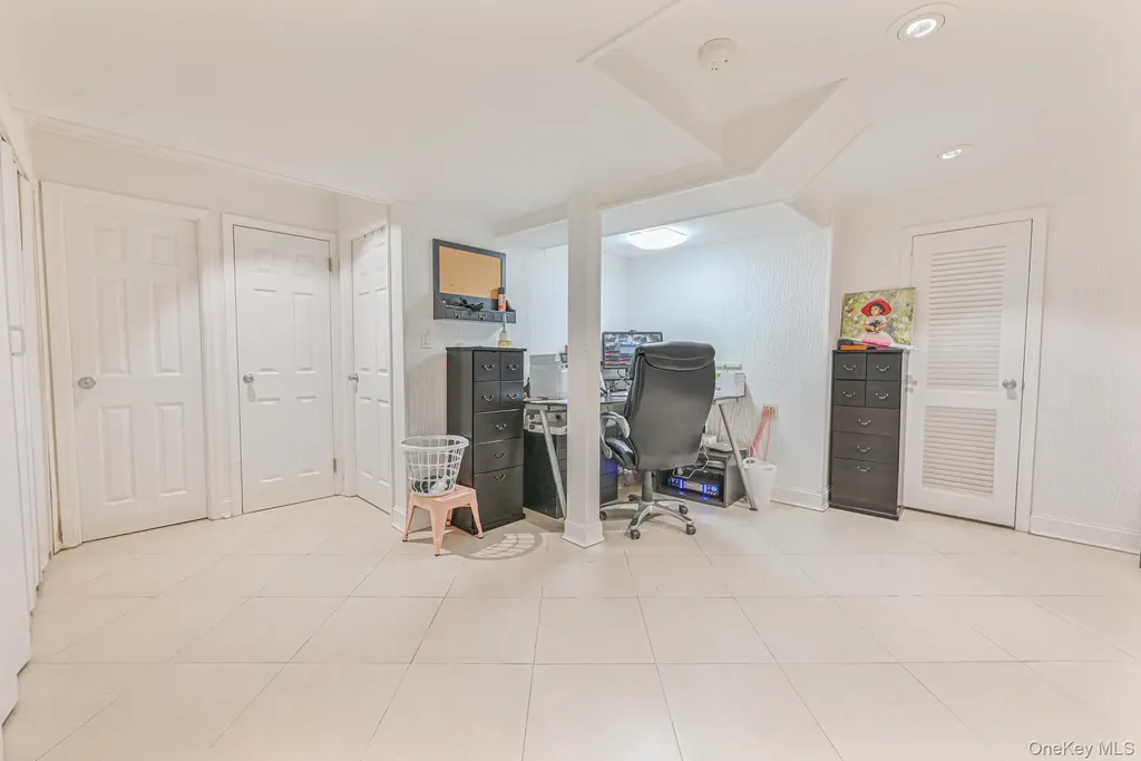 972 S End Woodmere NY 11598