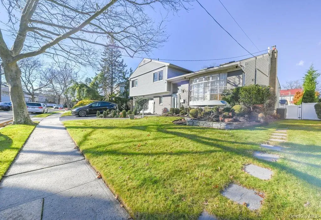 972 S End Woodmere NY 11598