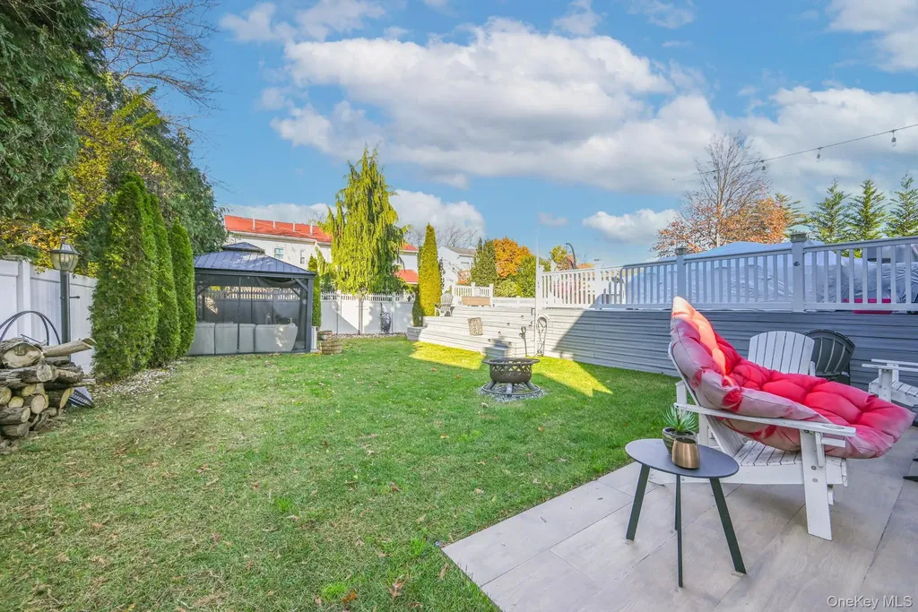 972 S End Woodmere NY 11598