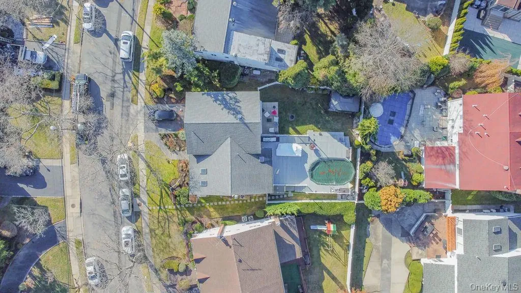972 S End Woodmere NY 11598