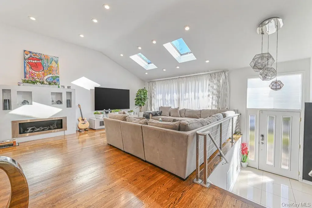 972 S End Woodmere NY 11598