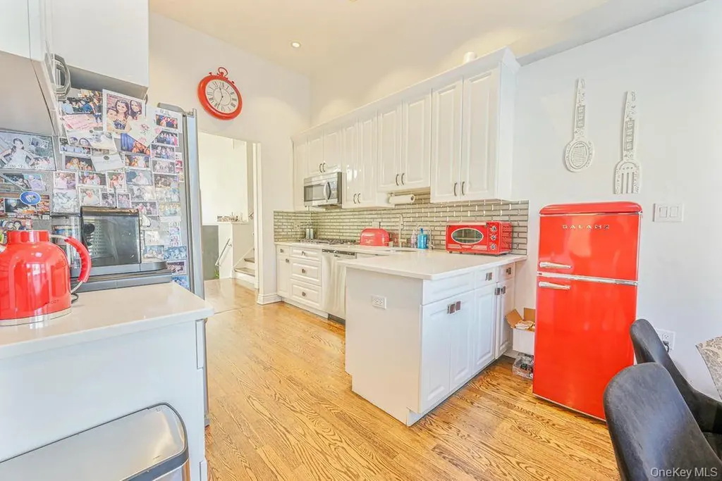 972 S End Woodmere NY 11598