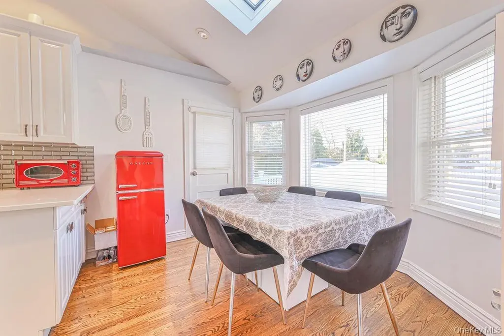 972 S End Woodmere NY 11598