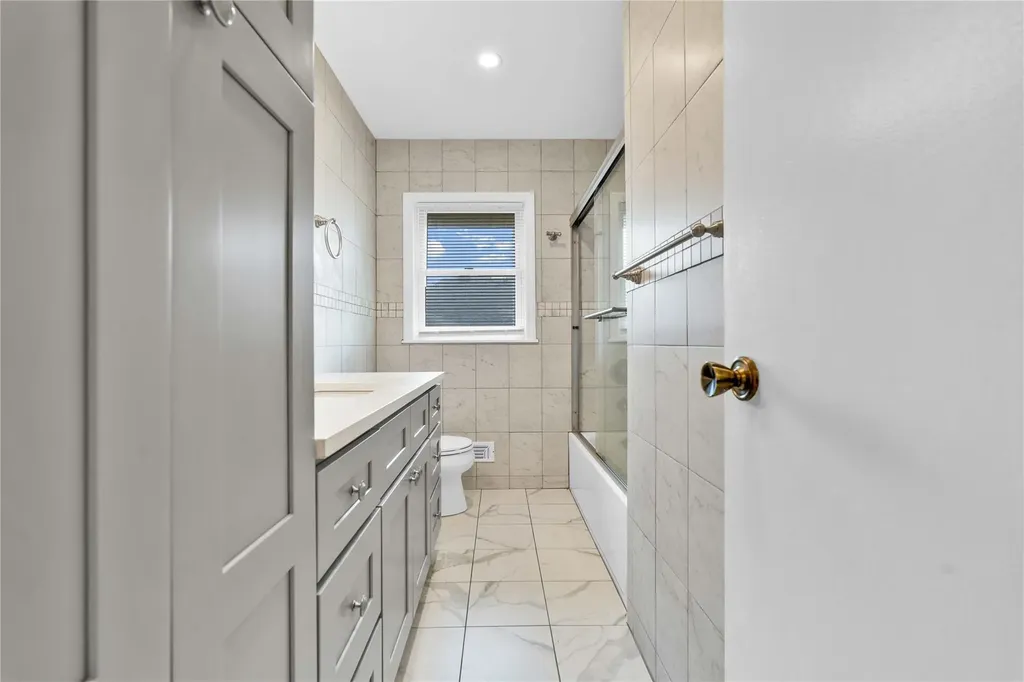 906 Bromton Drive Westbury NY 11590