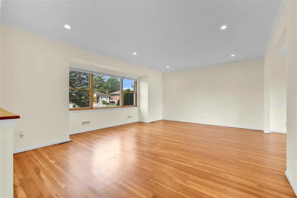 906 Bromton Drive Westbury NY 11590