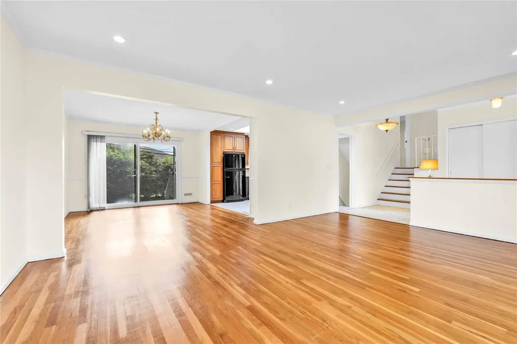906 Bromton Drive Westbury NY 11590