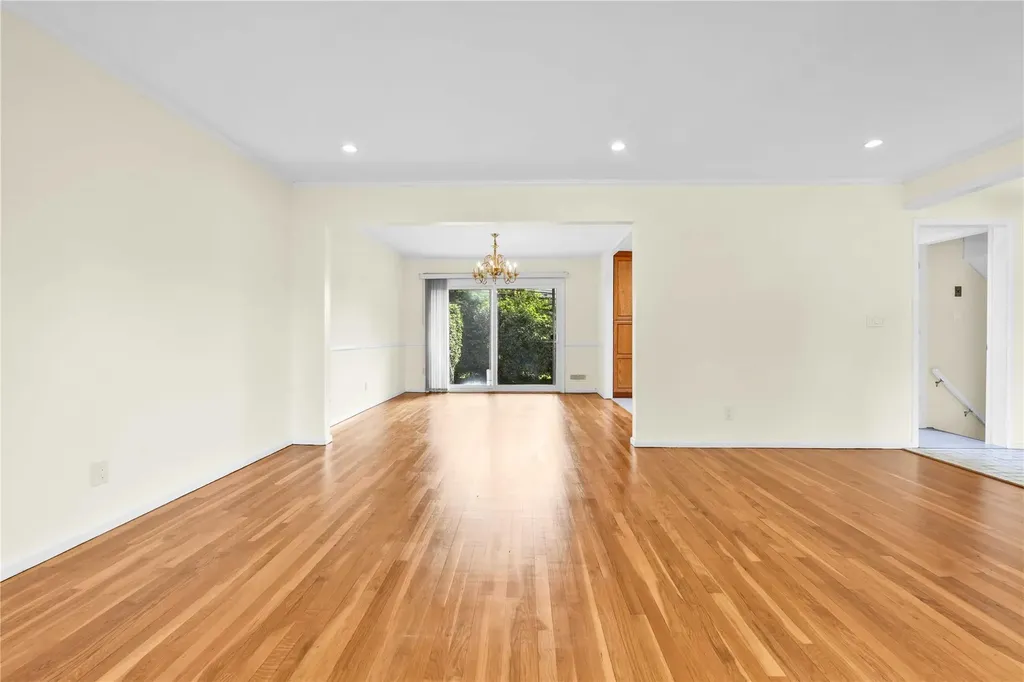906 Bromton Drive Westbury NY 11590