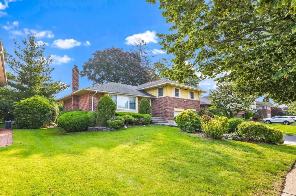 906 Bromton Drive Westbury NY 11590