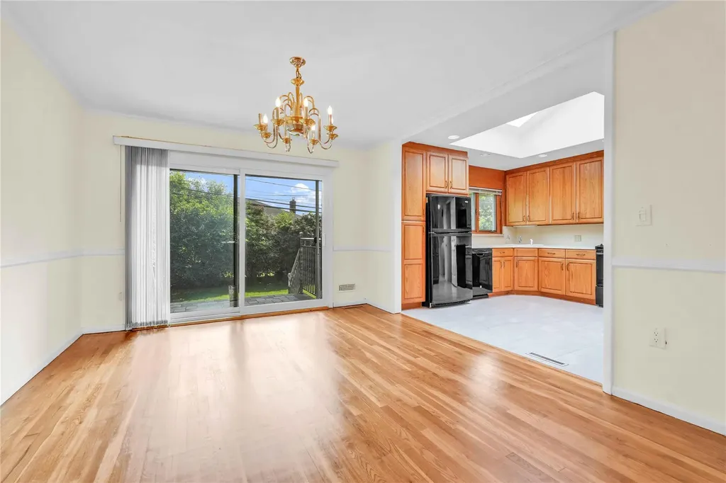906 Bromton Drive Westbury NY 11590