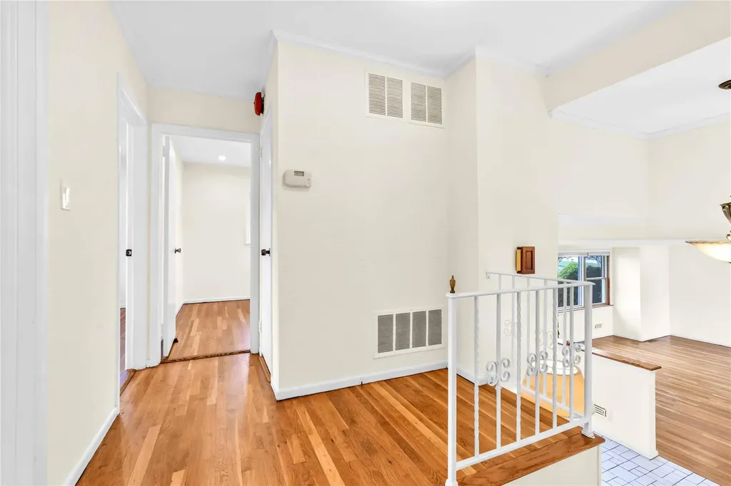 906 Bromton Drive Westbury NY 11590