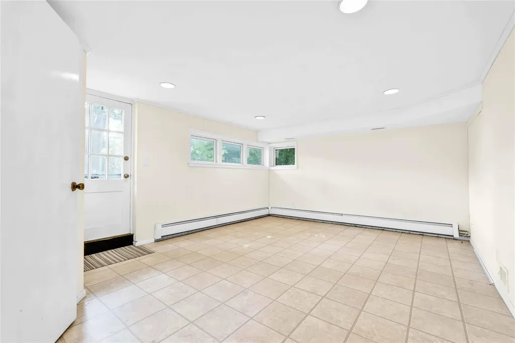906 Bromton Drive Westbury NY 11590