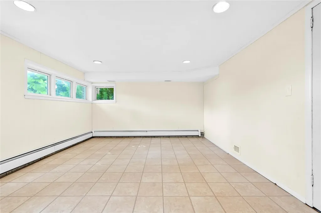 906 Bromton Drive Westbury NY 11590