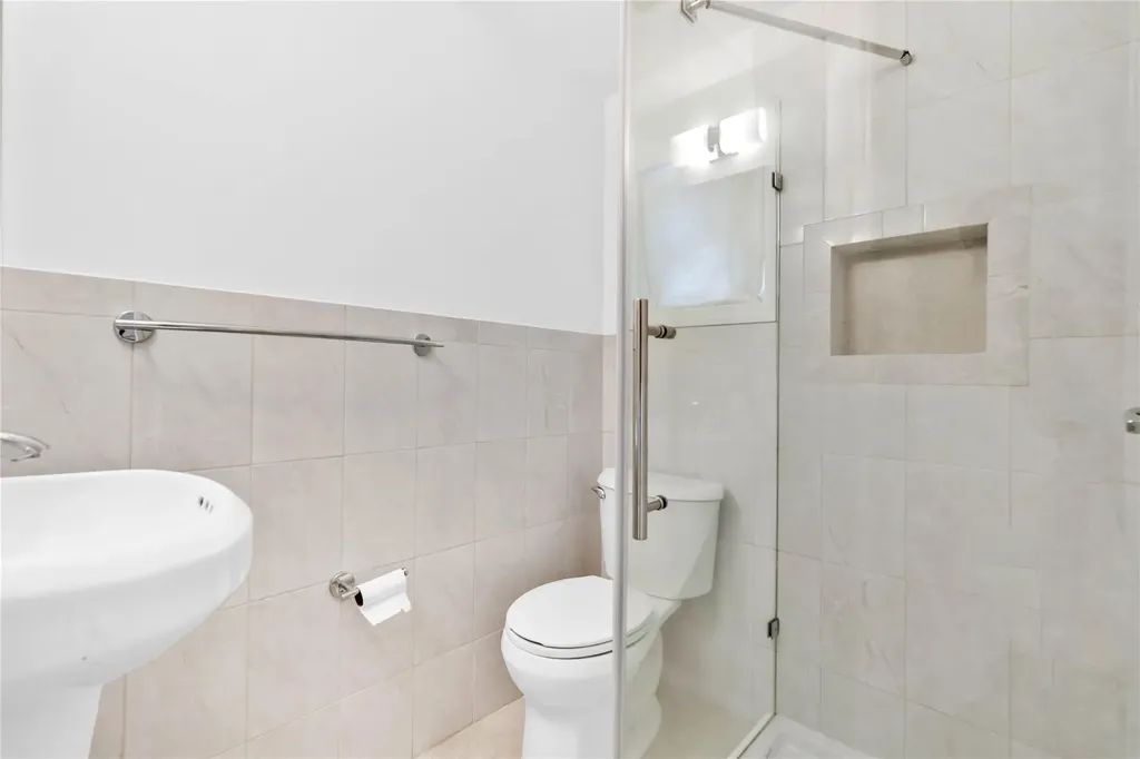 906 Bromton Drive Westbury NY 11590
