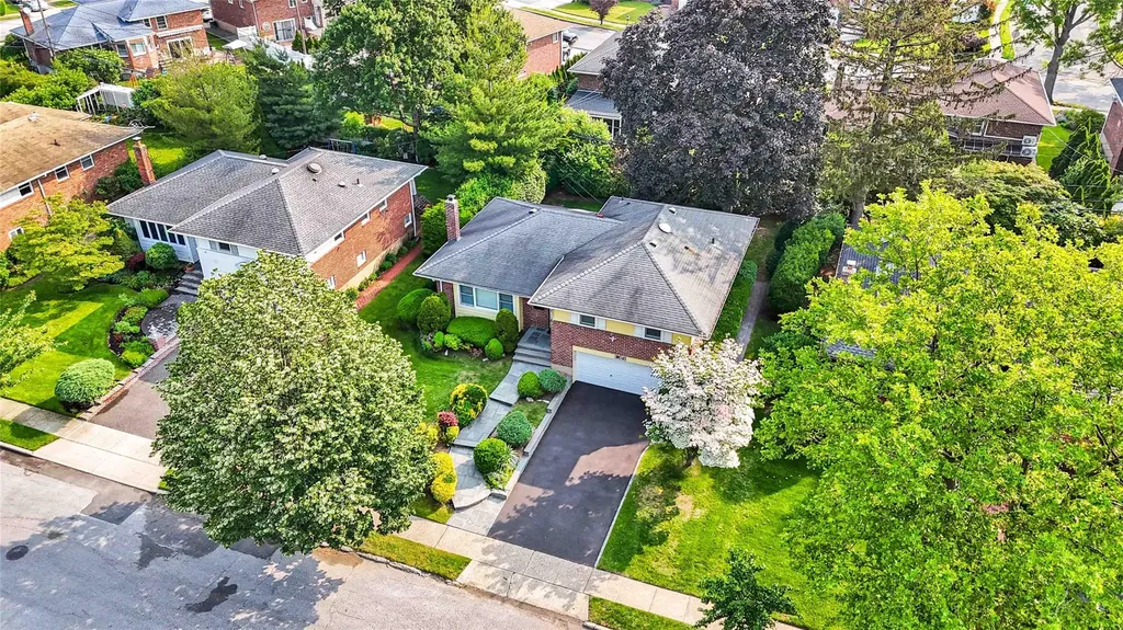906 Bromton Drive Westbury NY 11590