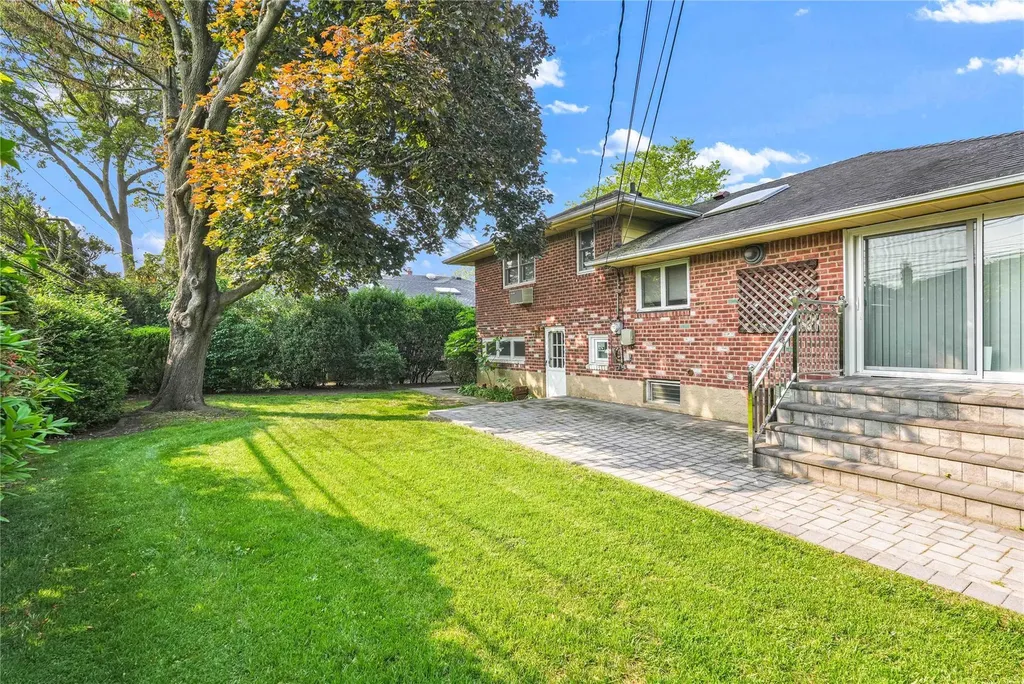 906 Bromton Drive Westbury NY 11590