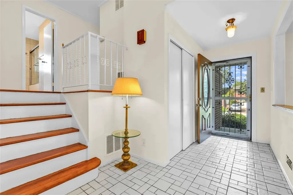 906 Bromton Drive Westbury NY 11590