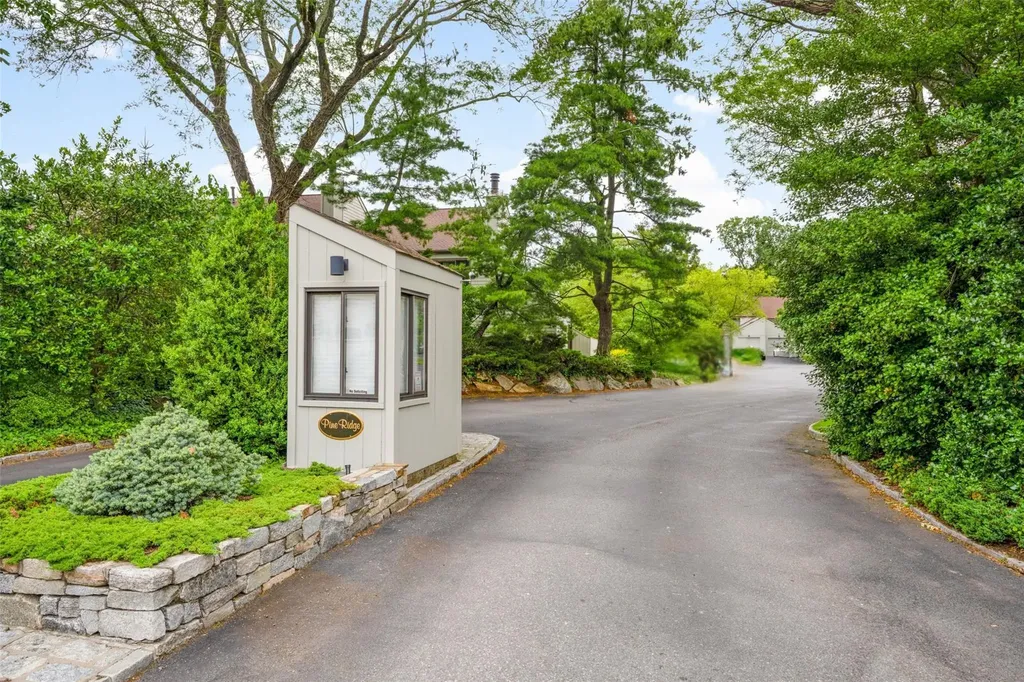 33 Pine Ridge Road Larchmont NY 10538