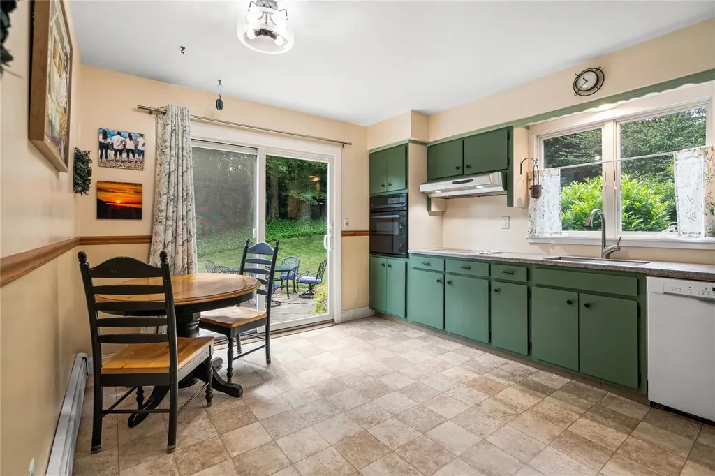 16 Short Way Shoreham NY 11786