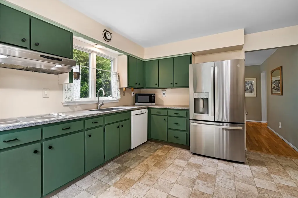16 Short Way Shoreham NY 11786