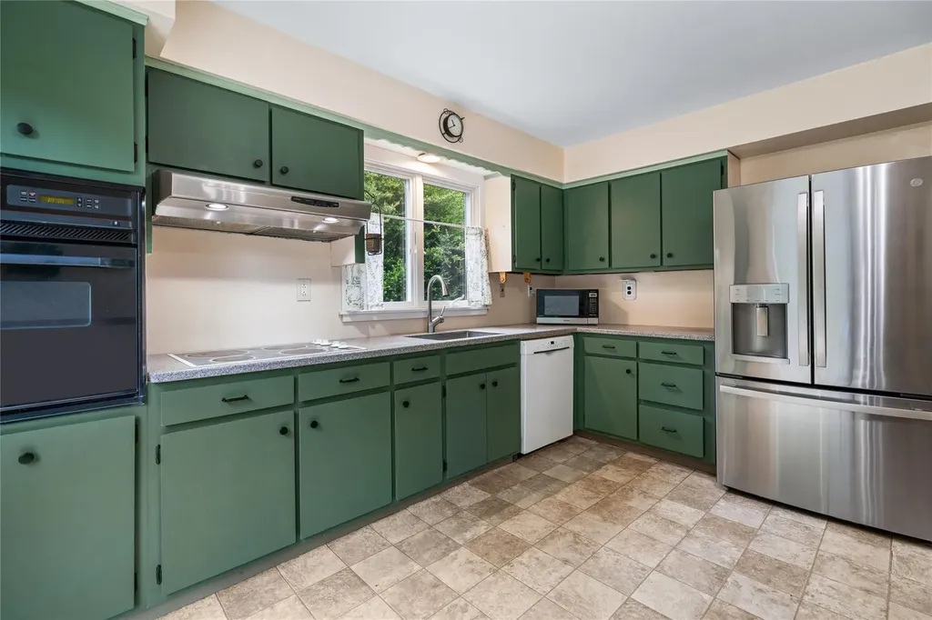 16 Short Way Shoreham NY 11786