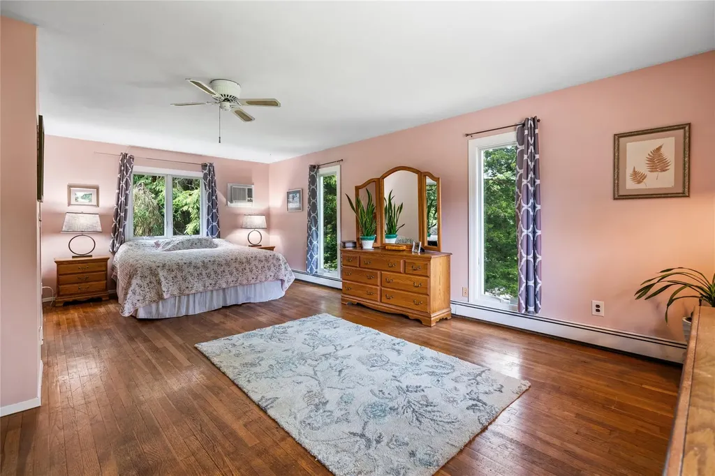 16 Short Way Shoreham NY 11786