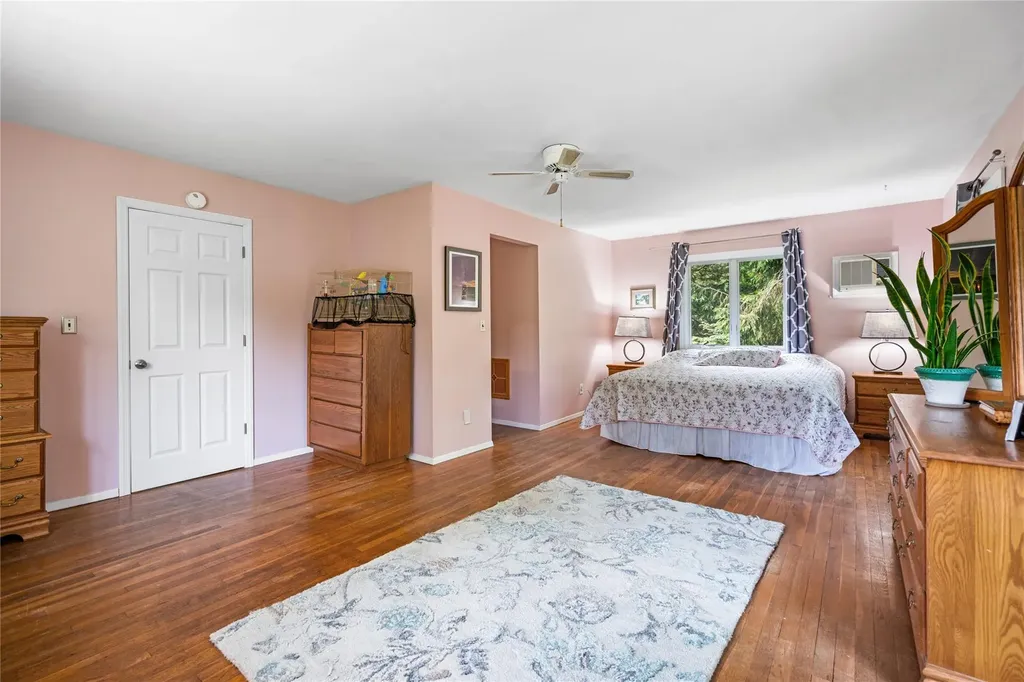 16 Short Way Shoreham NY 11786