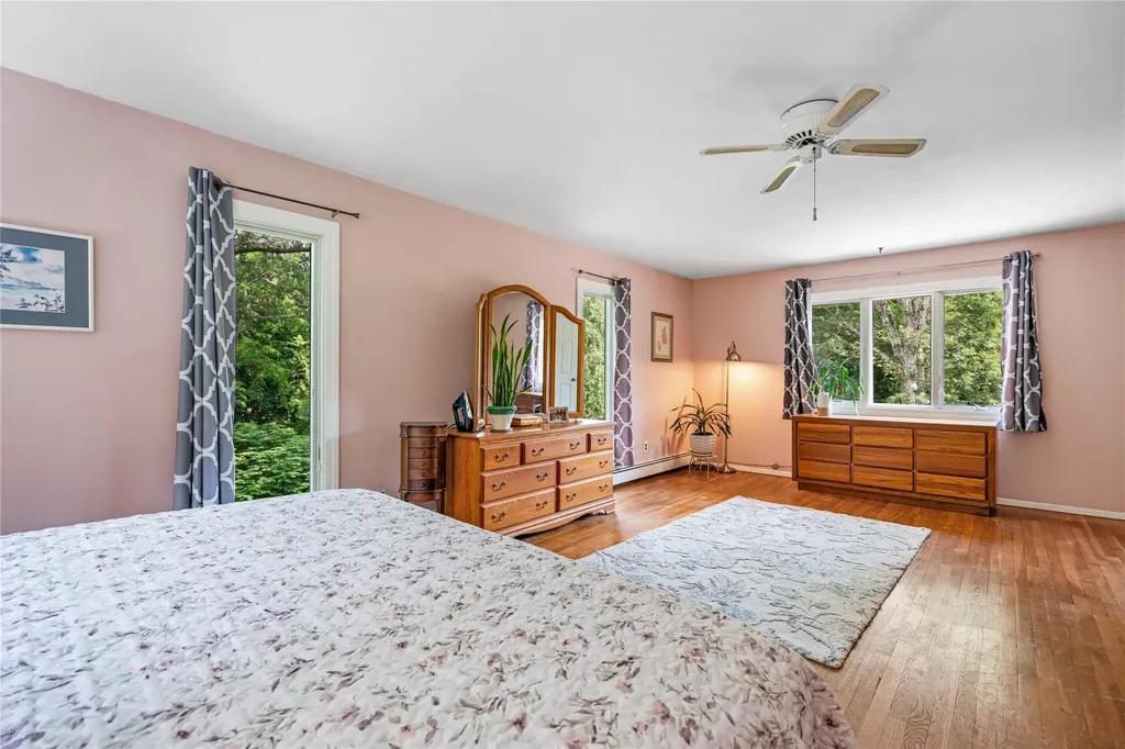 16 Short Way Shoreham NY 11786