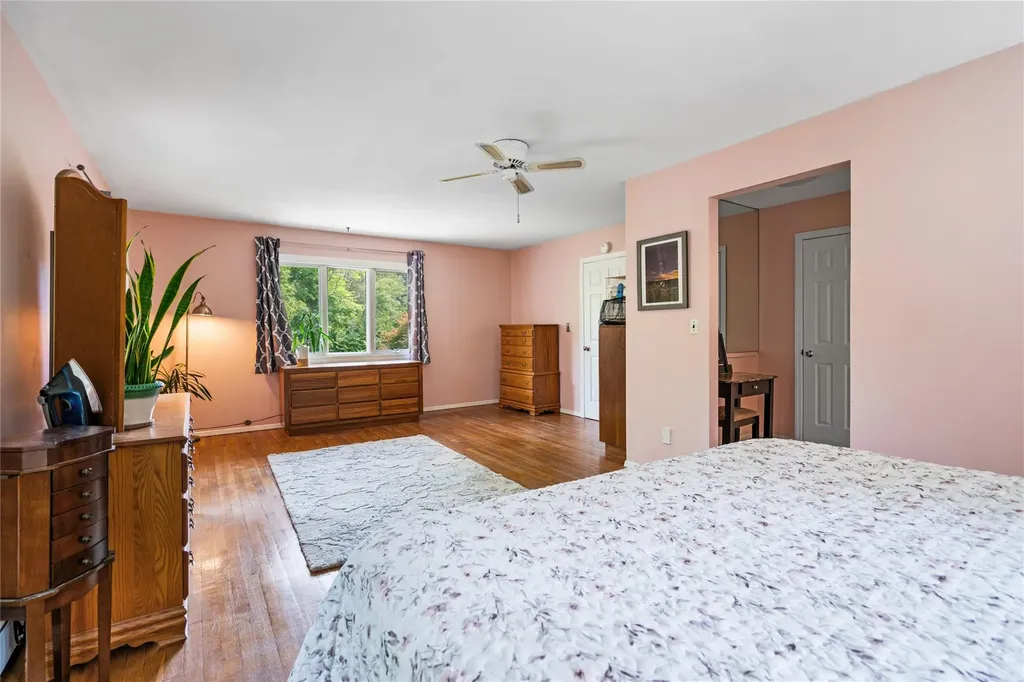 16 Short Way Shoreham NY 11786