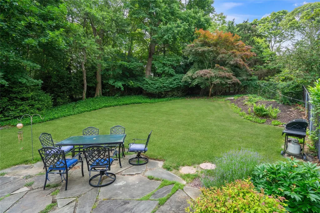 16 Short Way Shoreham NY 11786