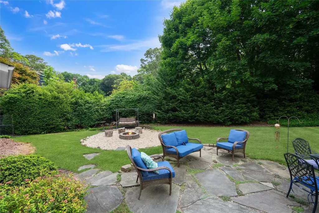 16 Short Way Shoreham NY 11786