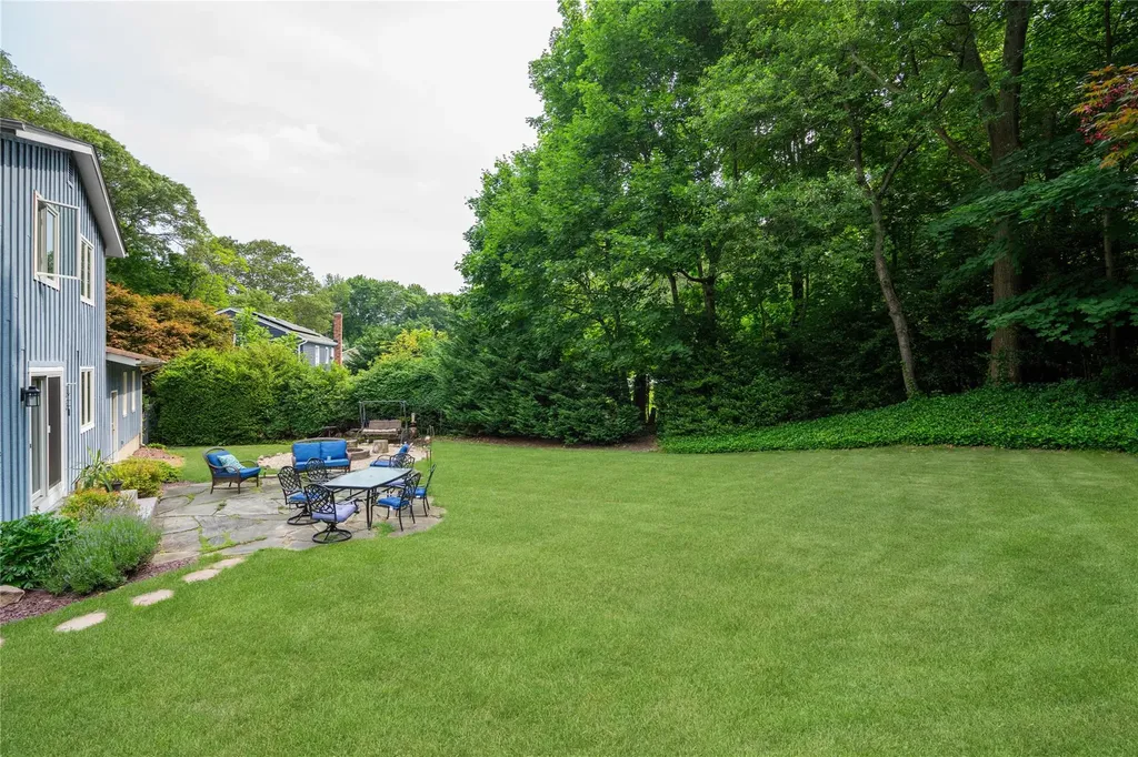 16 Short Way Shoreham NY 11786
