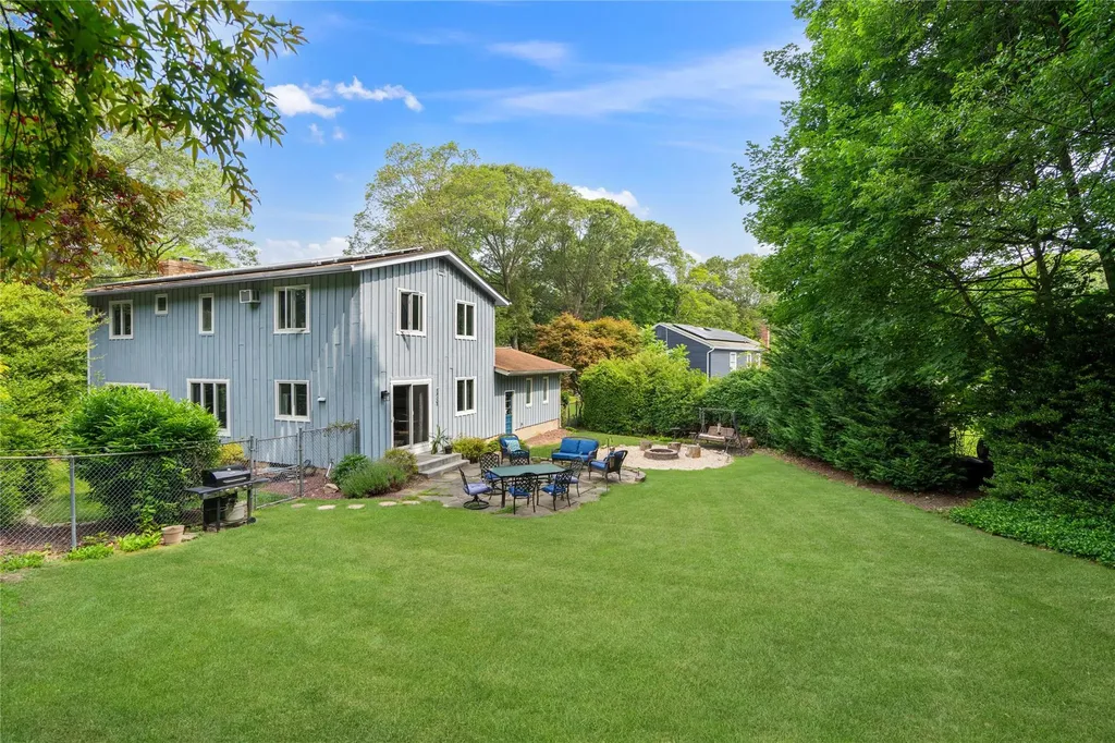 16 Short Way Shoreham NY 11786