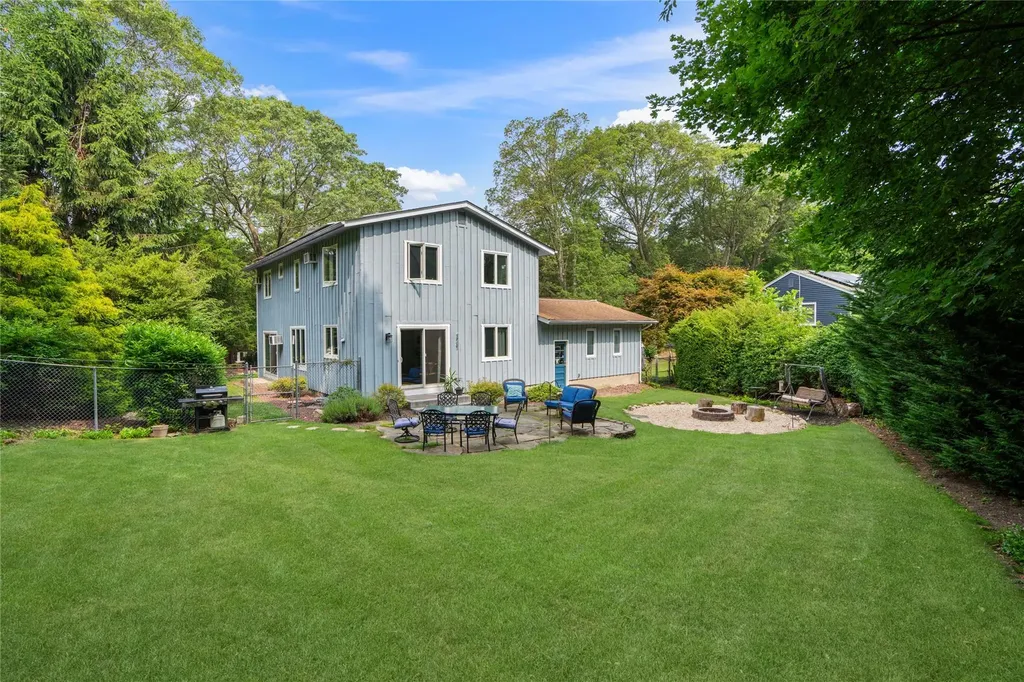 16 Short Way Shoreham NY 11786