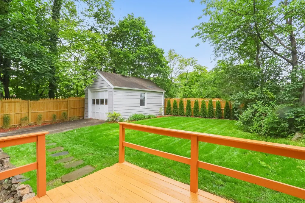 19 Deane Place Larchmont NY 10538