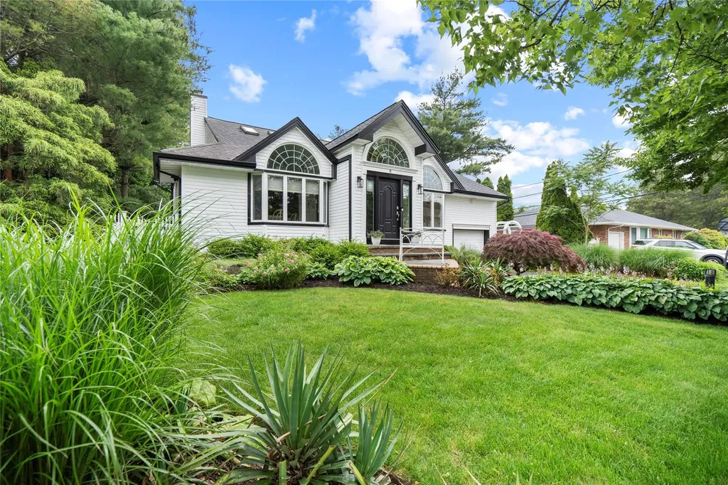 8 Ellis Drive Syosset NY 11791