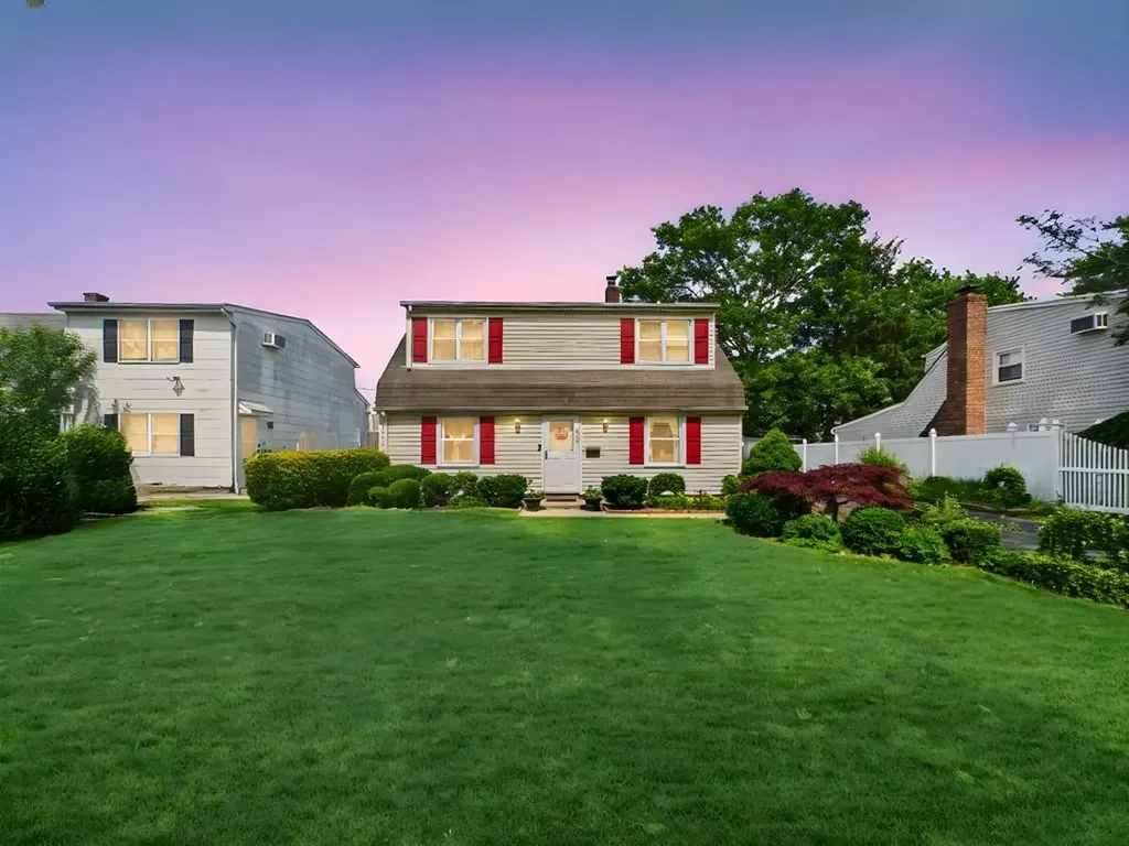 335 Loring Road Levittown NY 11756