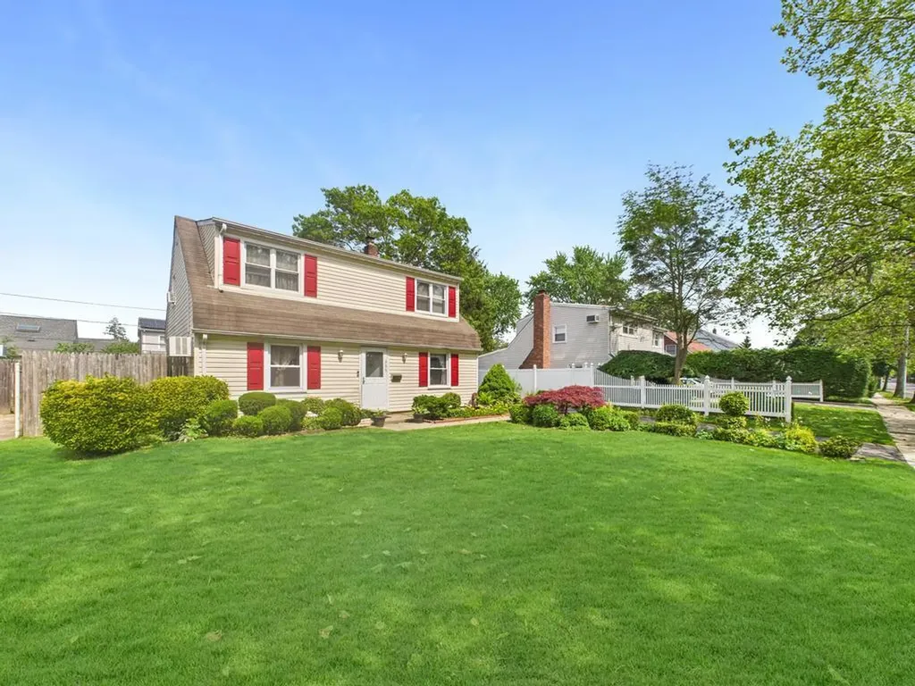335 Loring Road Levittown NY 11756