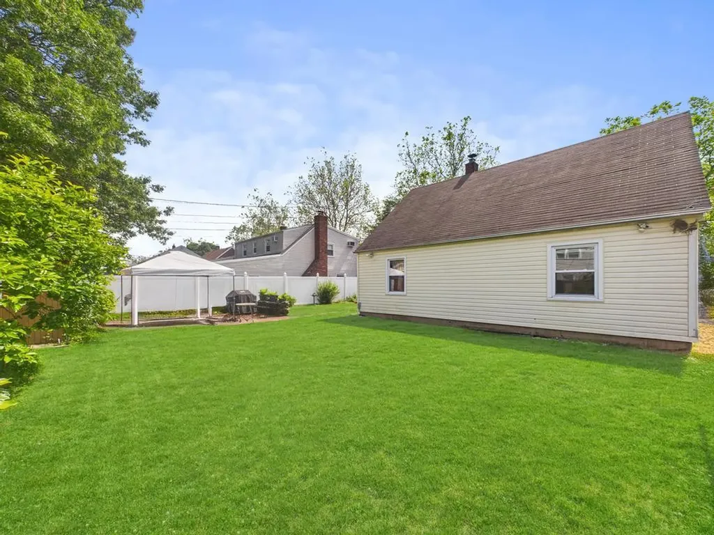 335 Loring Road Levittown NY 11756
