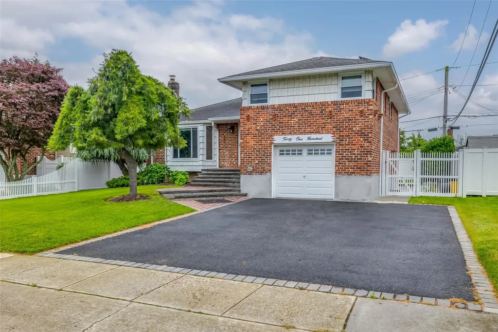 4100 Meadow Lane Seaford NY 11783