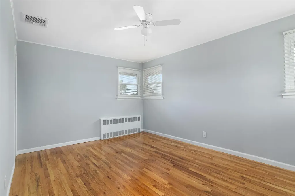 4100 Meadow Lane Seaford NY 11783