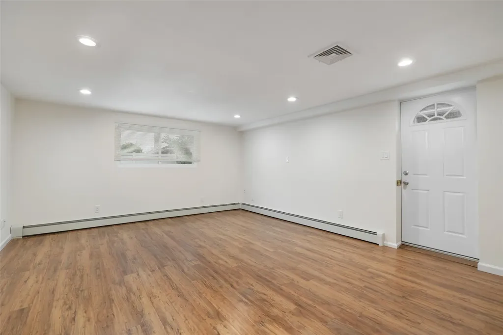 4100 Meadow Lane Seaford NY 11783