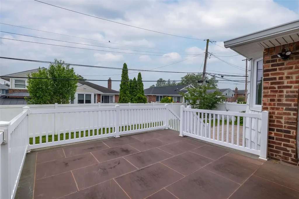 4100 Meadow Lane Seaford NY 11783