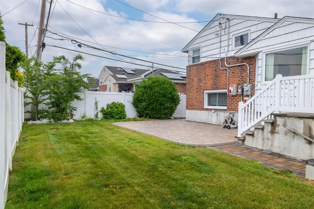 4100 Meadow Lane Seaford NY 11783