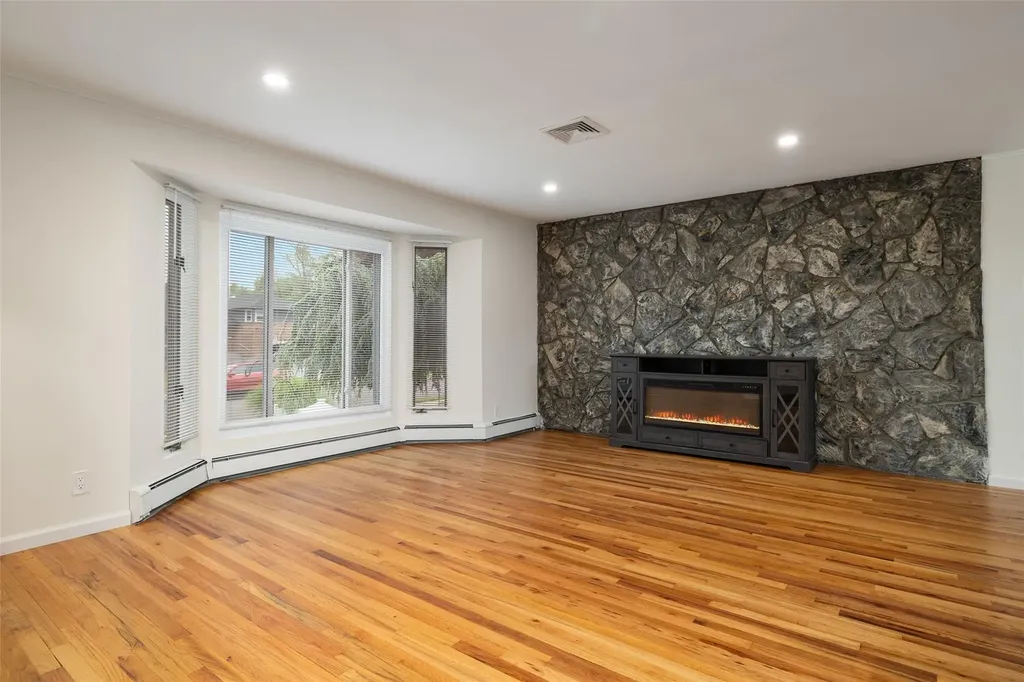 4100 Meadow Lane Seaford NY 11783